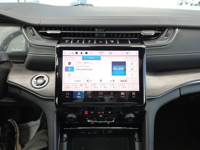 Used 2023 Jeep Grand Cherokee Overland w/ Luxury Tech Group IV image 64