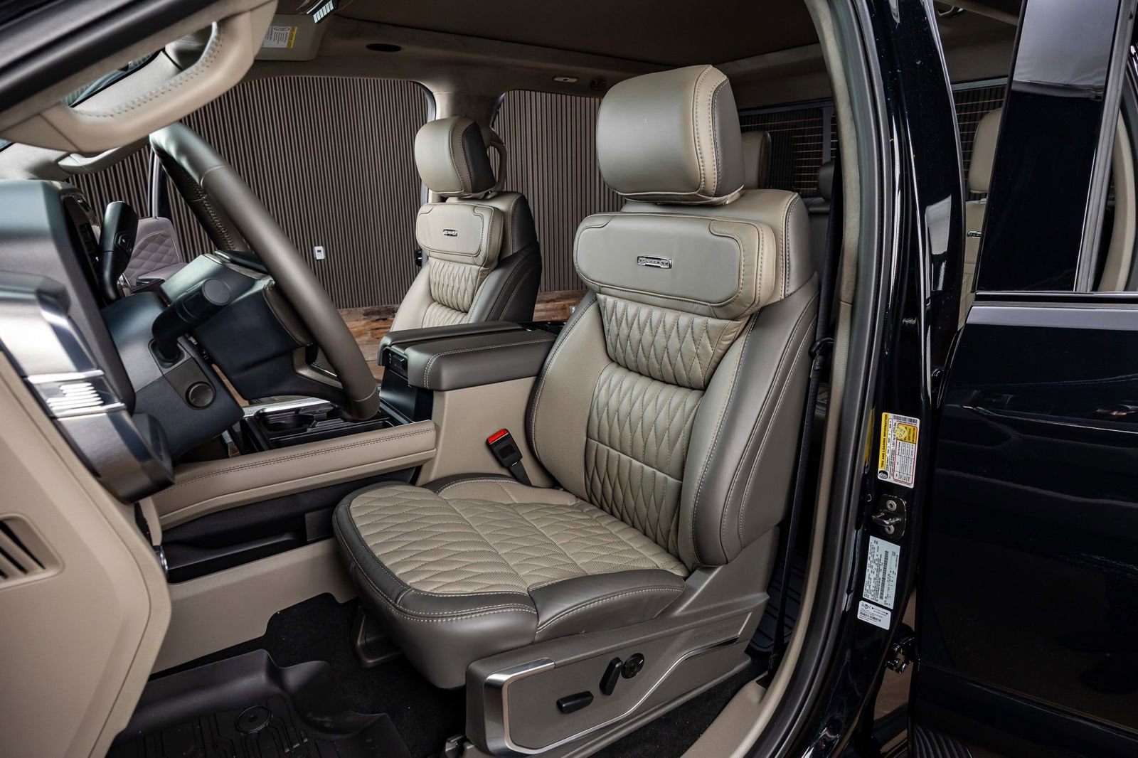 Used 2026 Ford F350 Platinum w/ Platinum Plus Package image 31