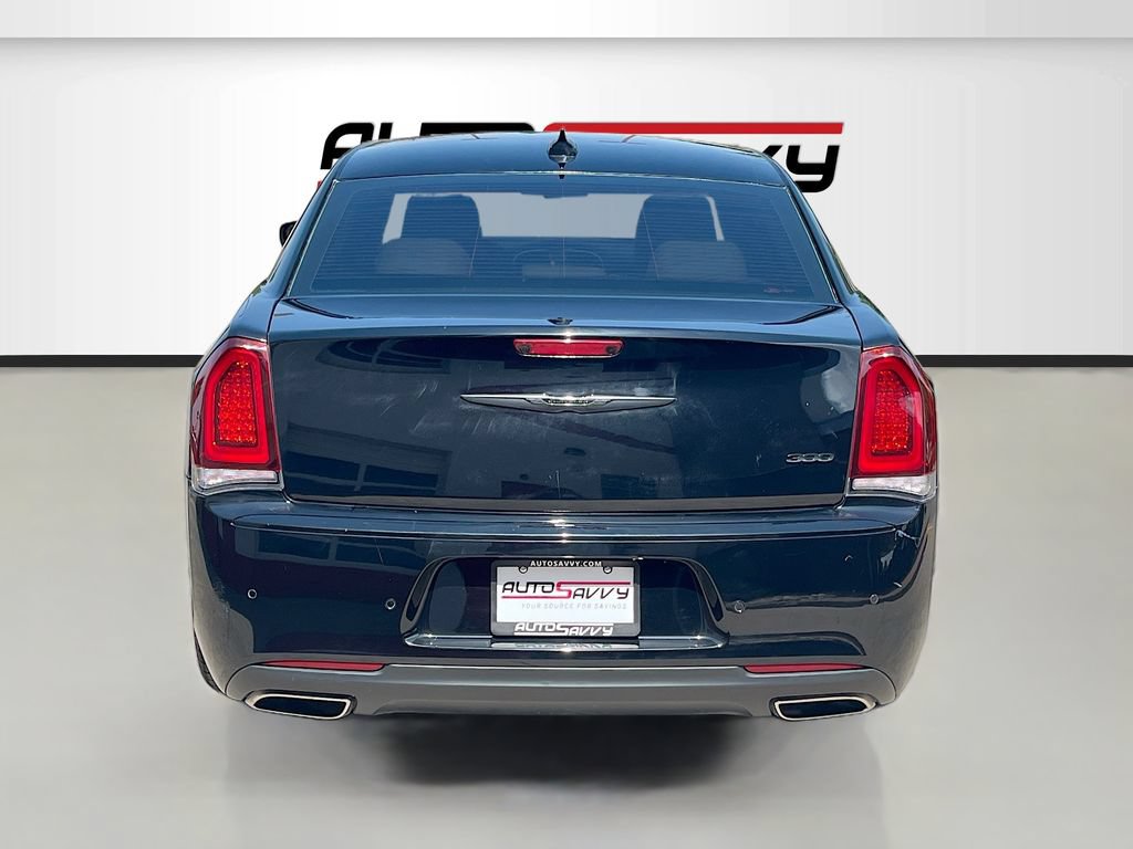 Used 2022 Chrysler 300 Touring L w/ Comfort Group RWD image 6