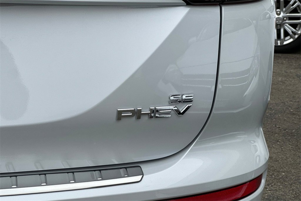 New 2025 Mitsubishi Outlander SE image 27