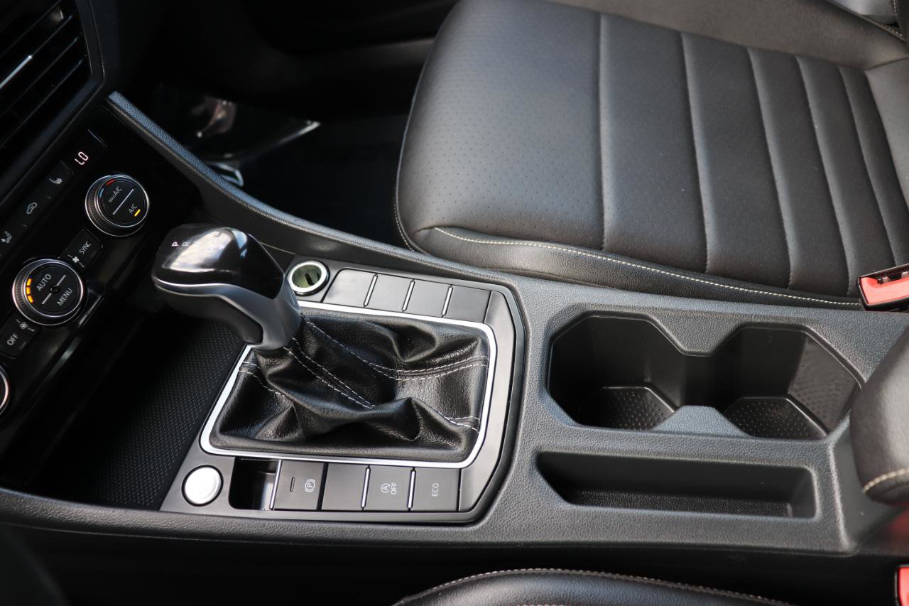 Used 2024 Volkswagen Jetta SE FWD image 38