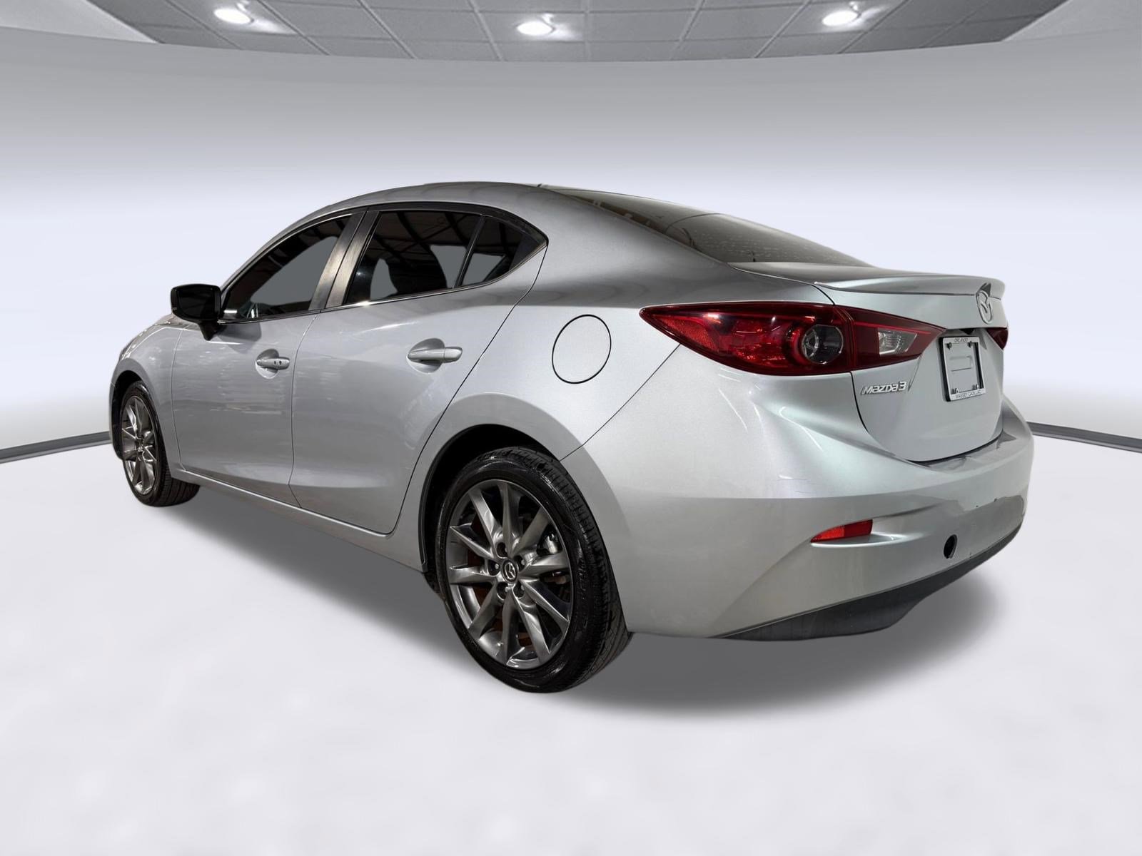 Used 2018 MAZDA MAZDA3 Touring FWD image 3