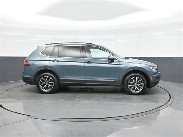 Used 2020 Volkswagen Tiguan SE w/ Panoramic Sunroof Package image 8