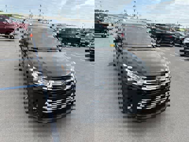 Used 2018 Toyota Highlander XLE image 25