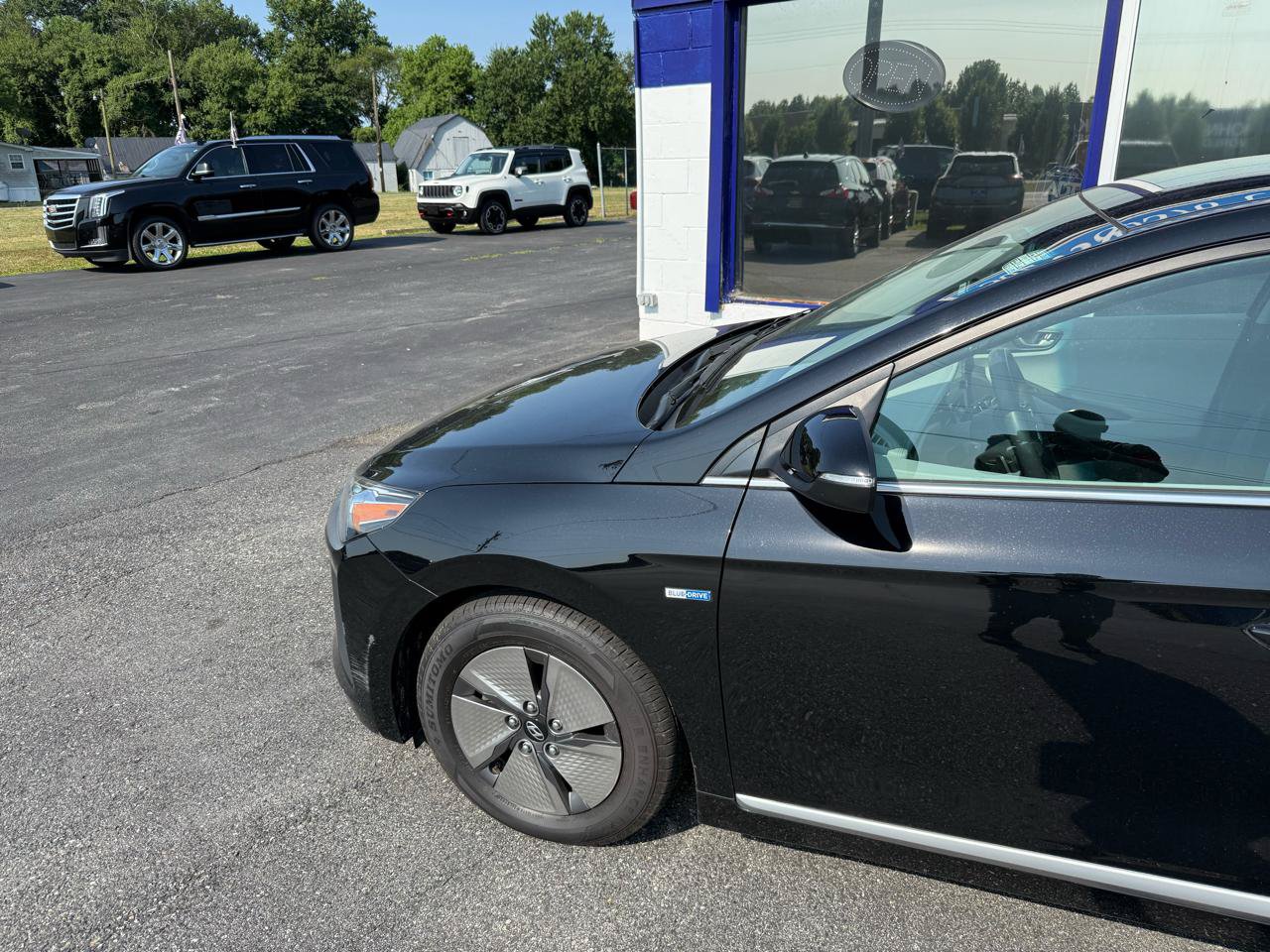 Used 2020 Hyundai Ioniq SE FWD image 3