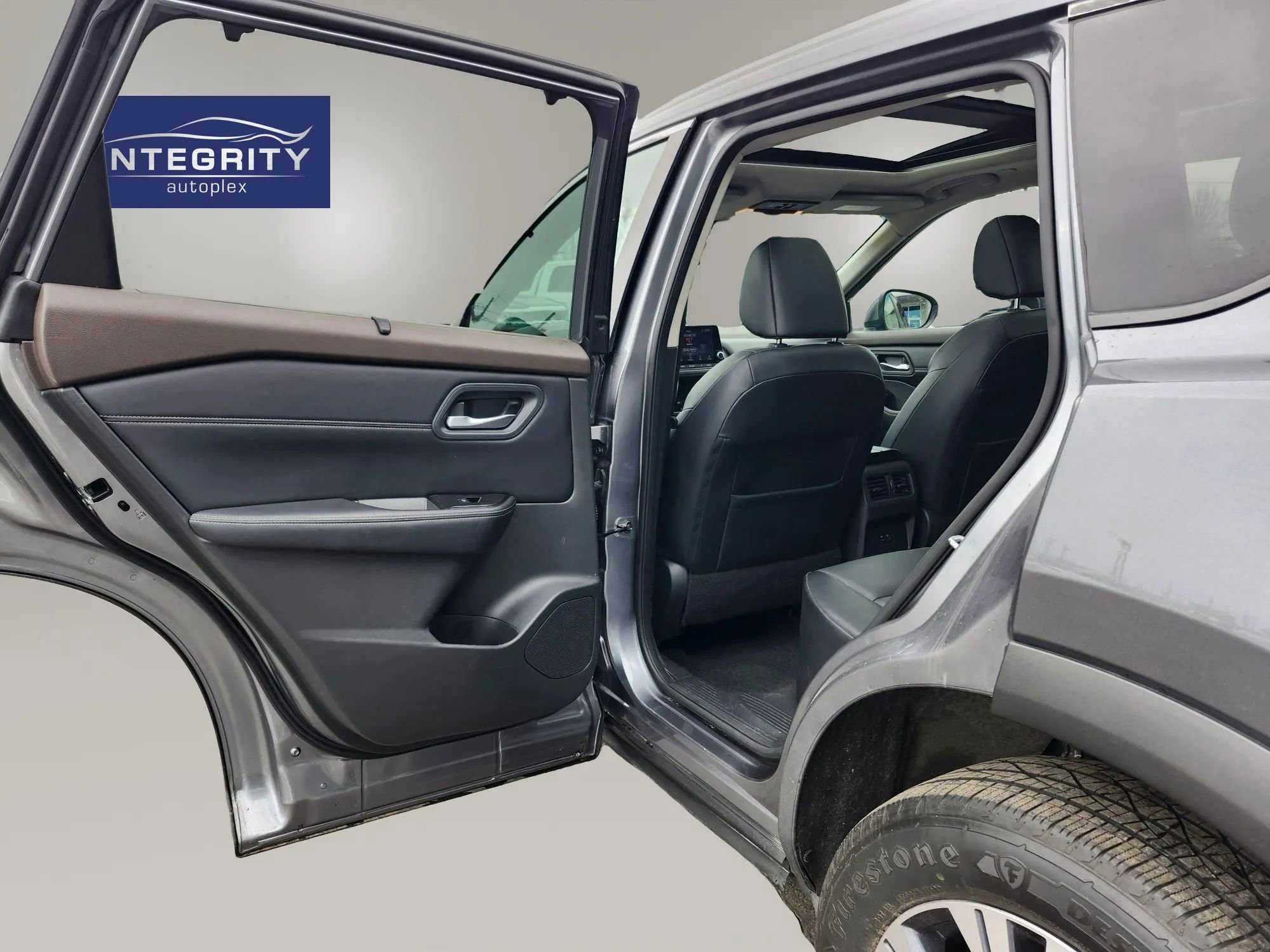 Used 2022 Nissan Rogue SV w/ SV Premium Package image 27