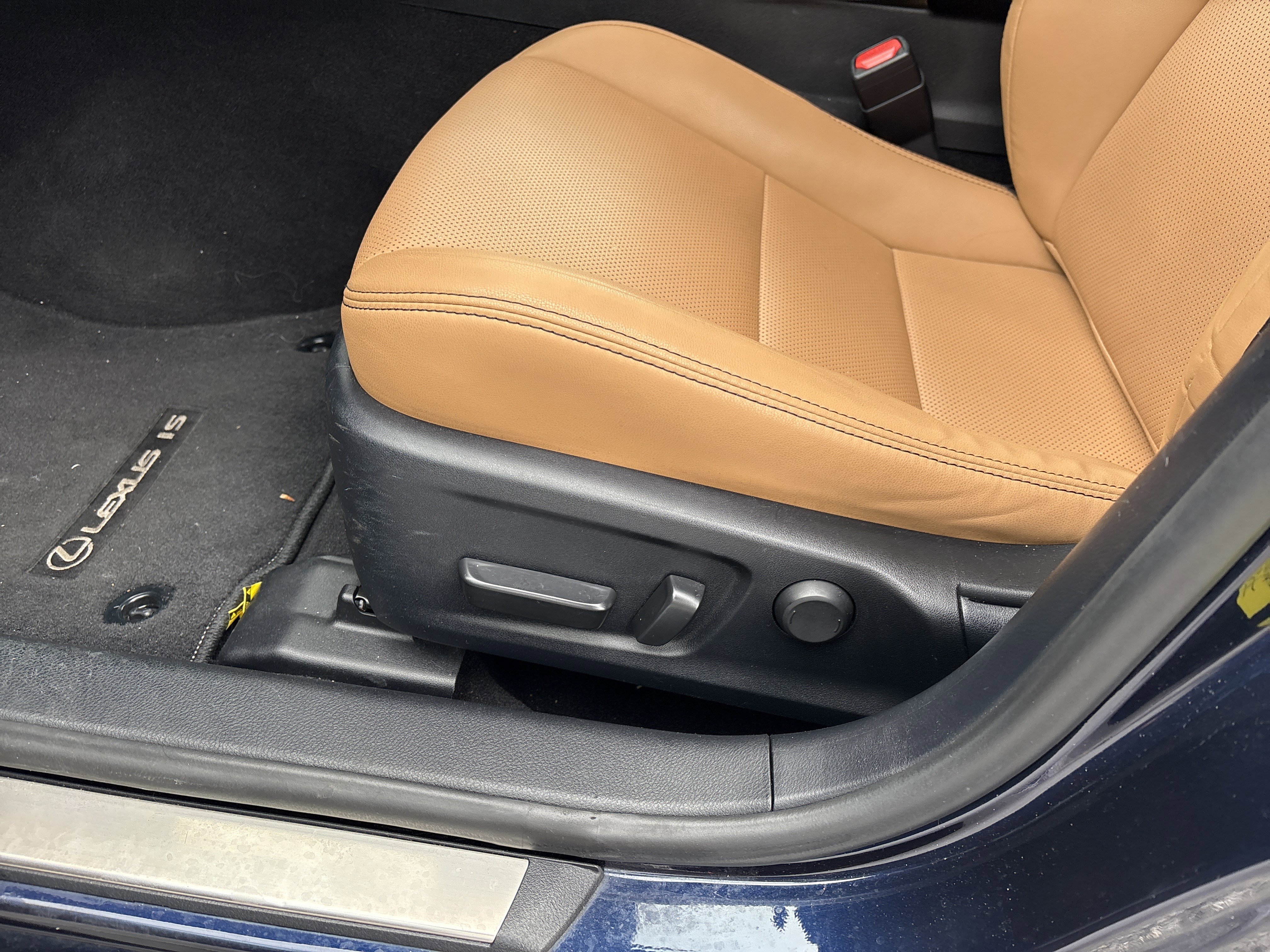 Used 2019 Lexus IS 300 AWD w/ Accessory Package 2 image 11