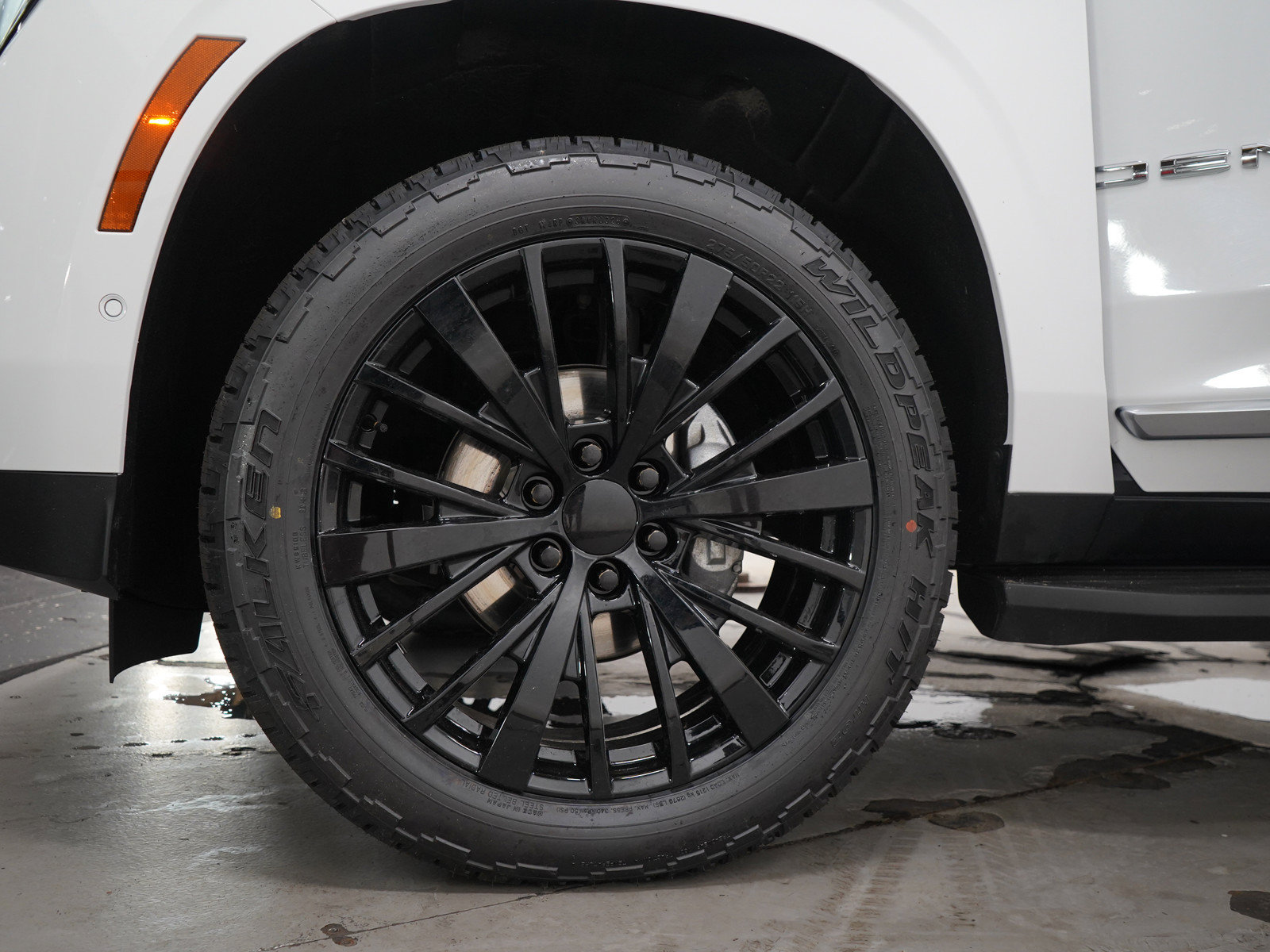 Used 2025 GMC Yukon XL Denali AWD/4WD image 35