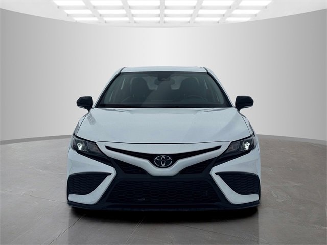 Used 2024 Toyota Camry SE image 2