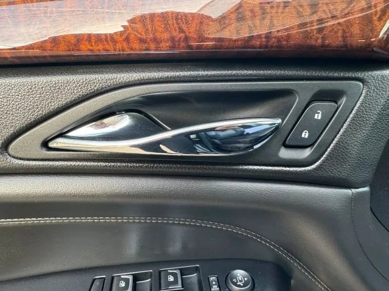 Used 2015 Cadillac SRX Luxury w/ Driver Awareness Package image 42