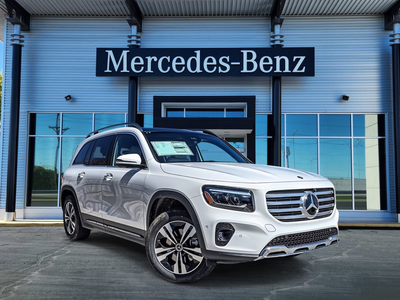 New 2026 Mercedes-Benz GLB 250 4MATIC image 1