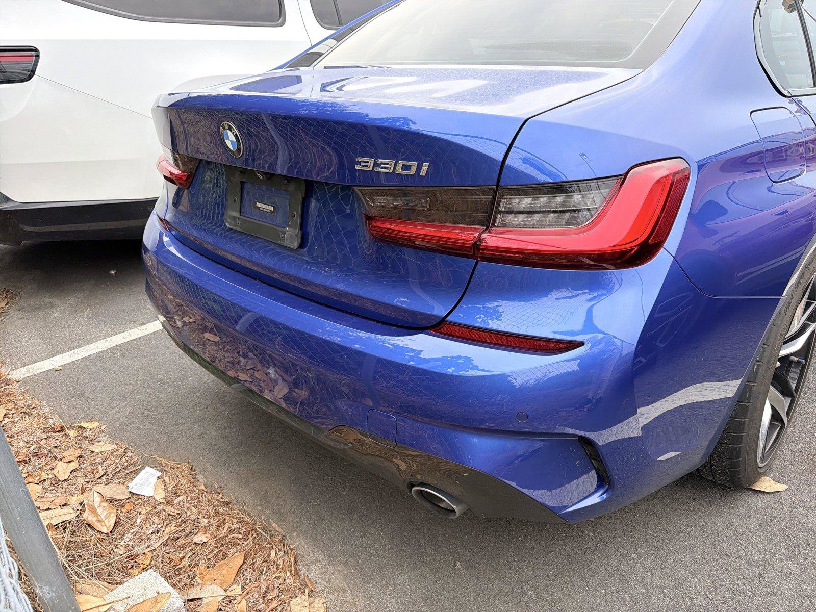 Used 2021 BMW 330i Sedan w/ M Sport Package RWD image 5