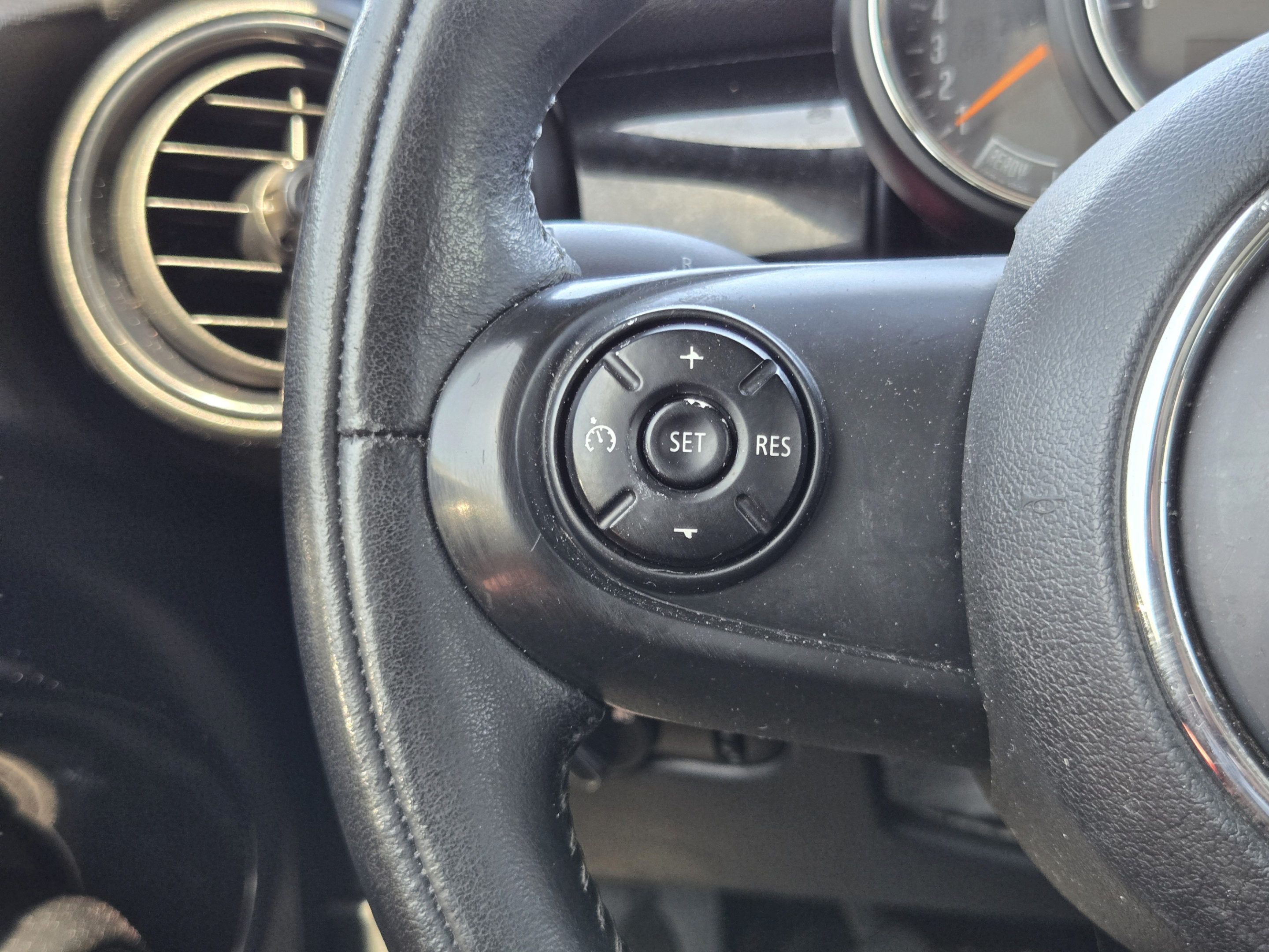 Used 2015 MINI Cooper 2-Door Hardtop FWD image 23