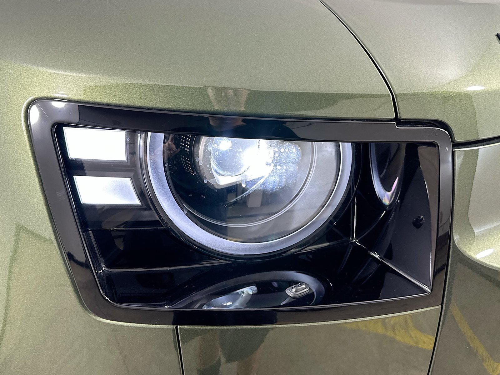 New 2026 Land Rover Defender 110 X-Dynamic SE AWD/4WD image 10