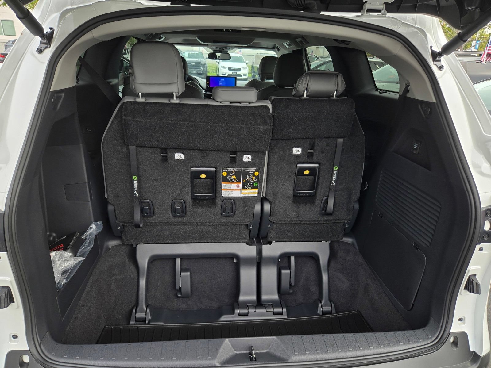 Certified 2026 Toyota Sienna XLE FWD image 25