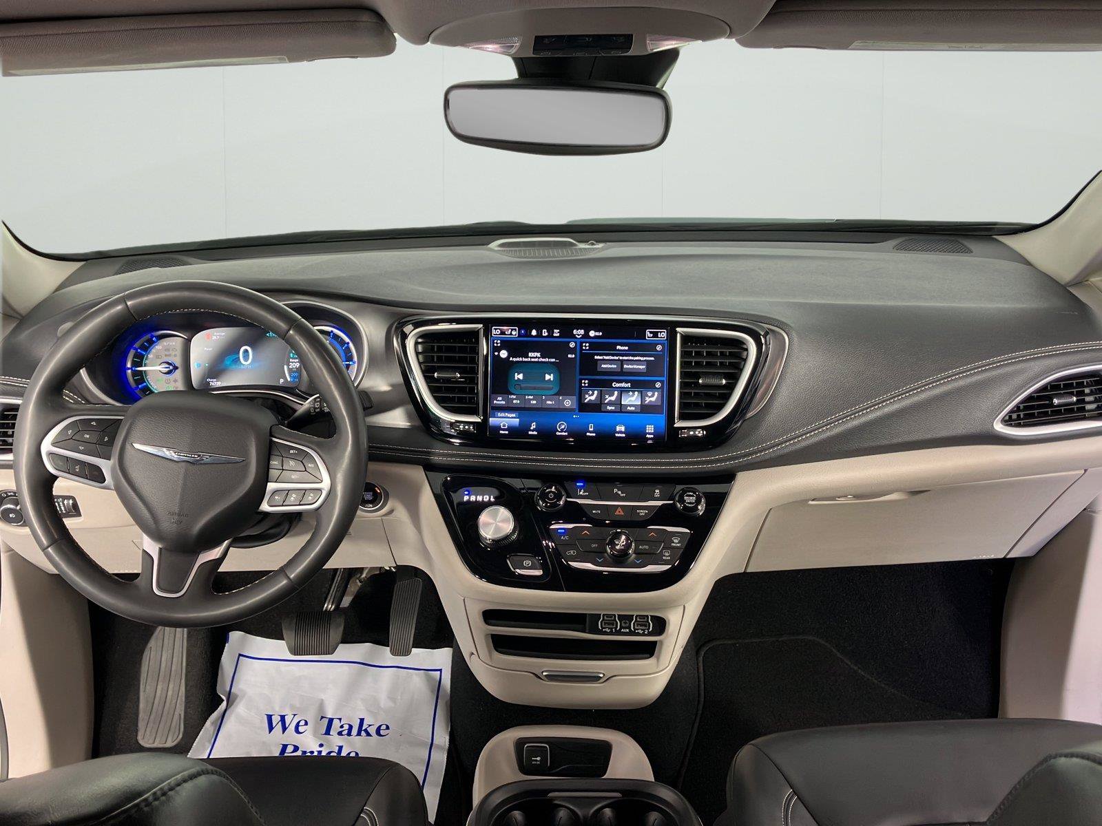 Used 2023 Chrysler Pacifica Touring-L FWD image 15