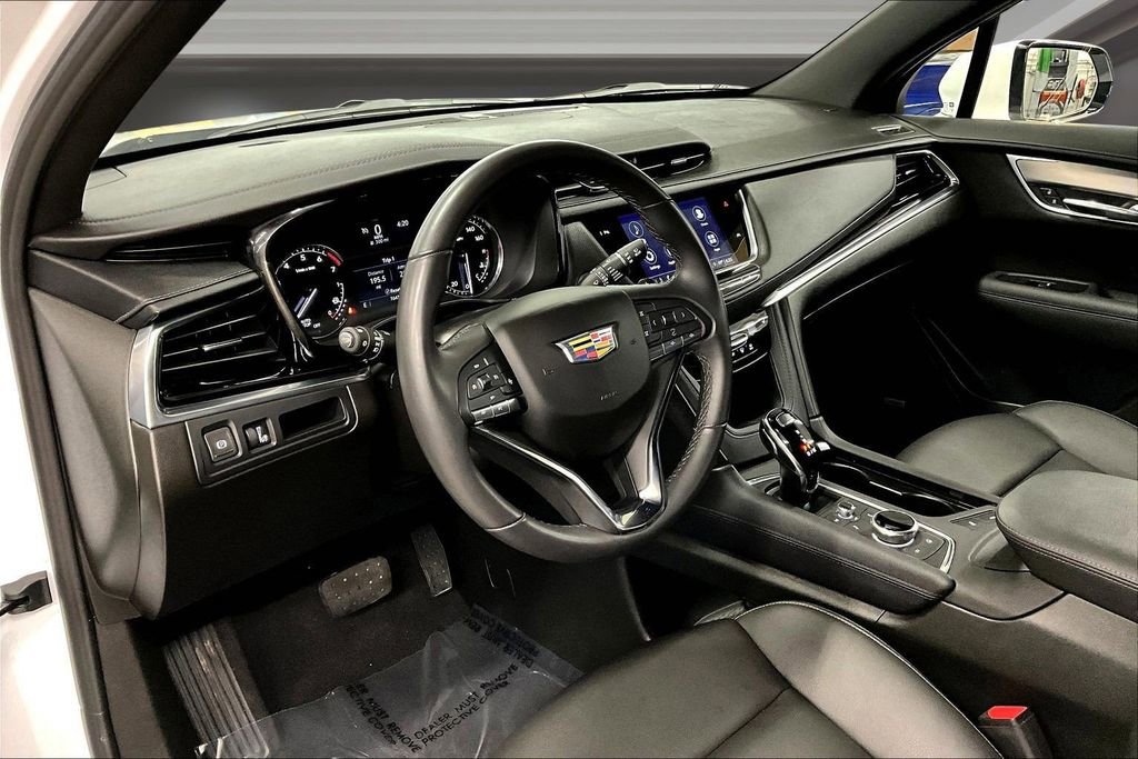 Certified 2025 Cadillac XT6 Luxury AWD/4WD image 17