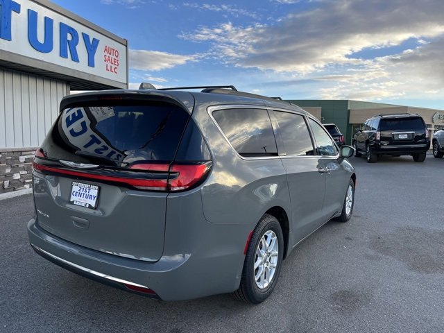 Used 2022 Chrysler Pacifica Touring-L image 16