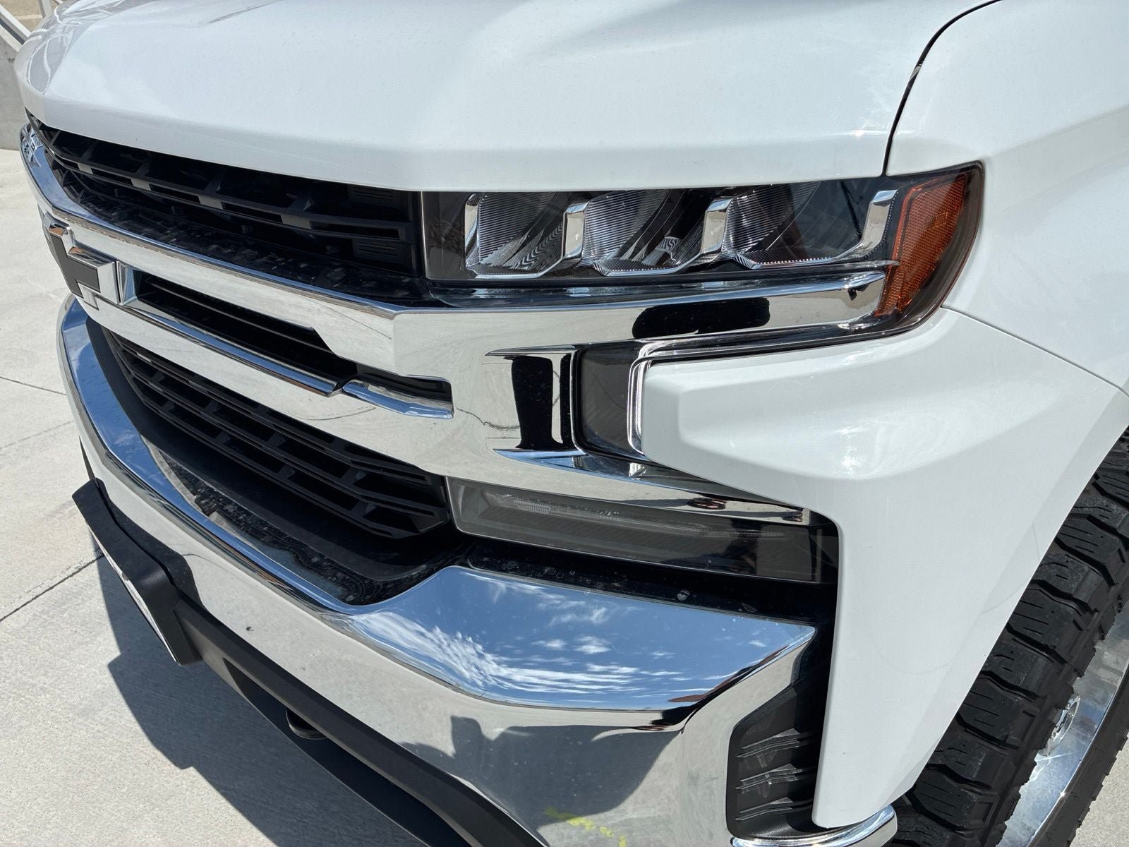 Used 2022 Chevrolet Silverado 1500 LT w/ Z71 Off-Road Package AWD/4WD image 11