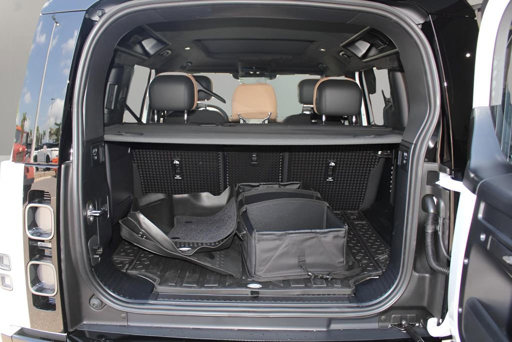 Used 2025 Land Rover Defender 110 V8 image 15