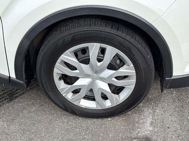 Used 2019 Toyota C-HR LE image 7