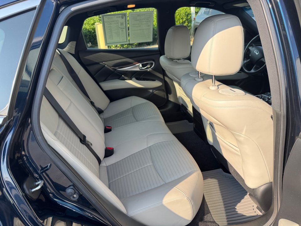Used 2015 INFINITI Q70 3.7 w/ Sport Package AWD/4WD image 33
