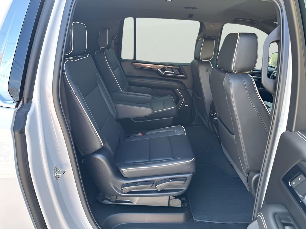 Used 2025 GMC Yukon XL Elevation w/ LPO, Elevation Black Package AWD/4WD image 33