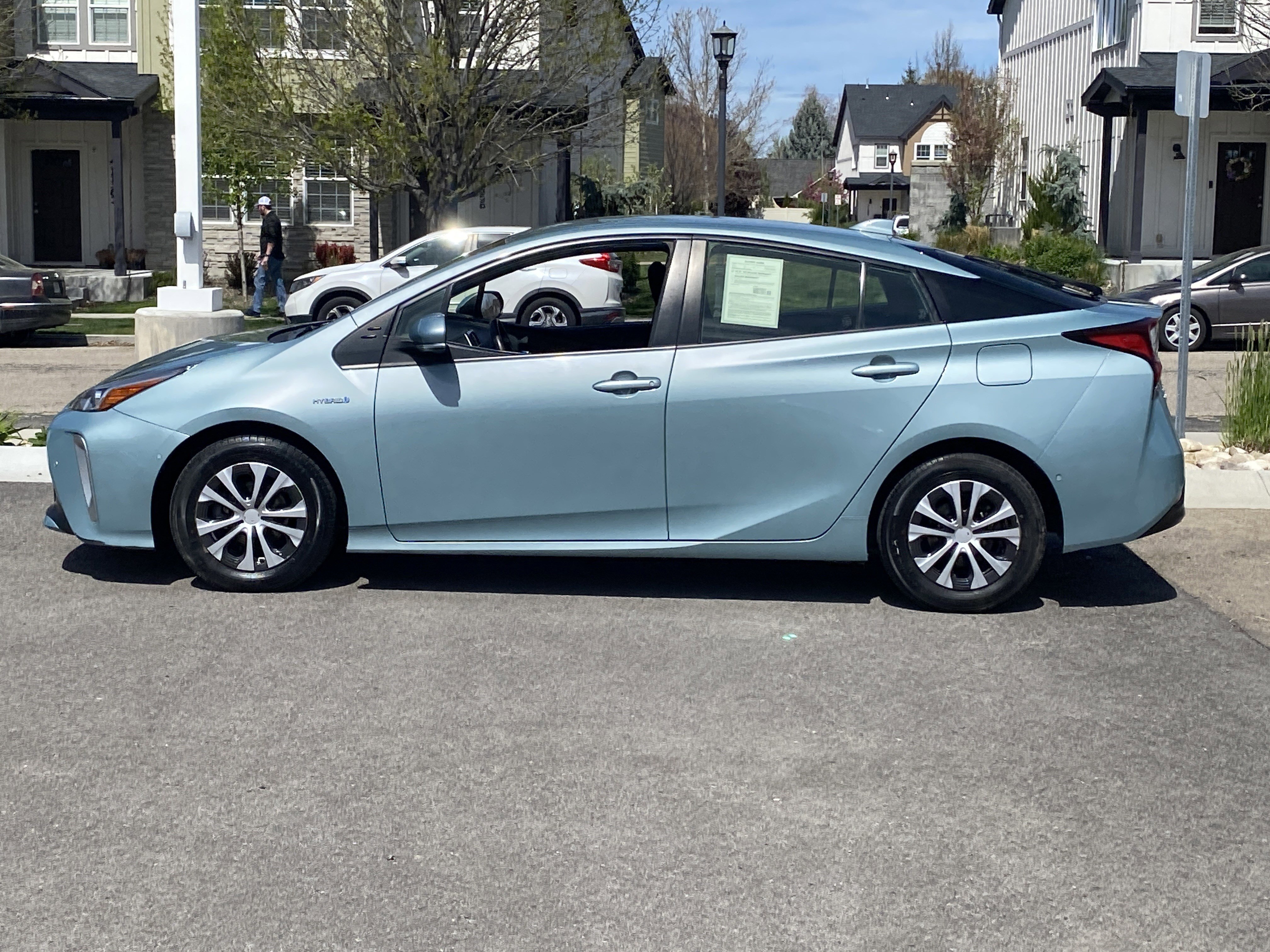 Used 2022 Toyota Prius LE AWD/4WD image 3