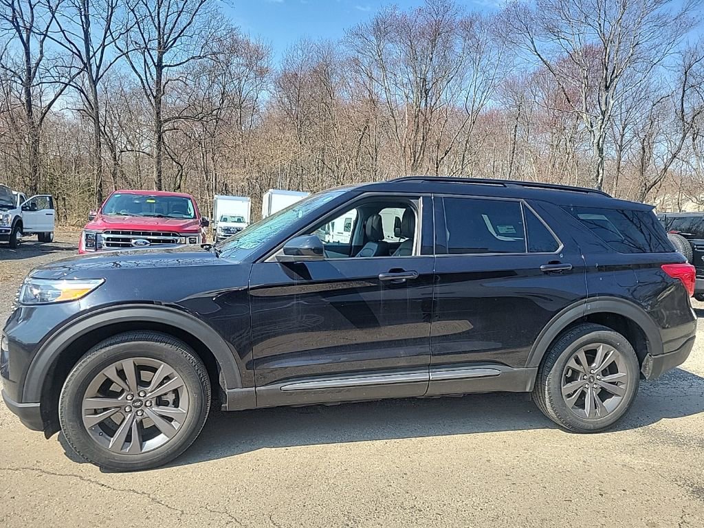Used 2023 Ford Explorer XLT w/ Equipment Group 202A image 9