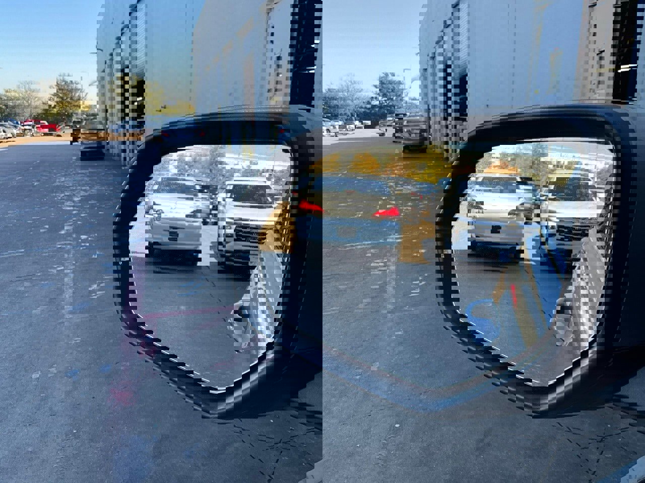 Used 2025 Volkswagen Atlas Cross Sport SE image 19