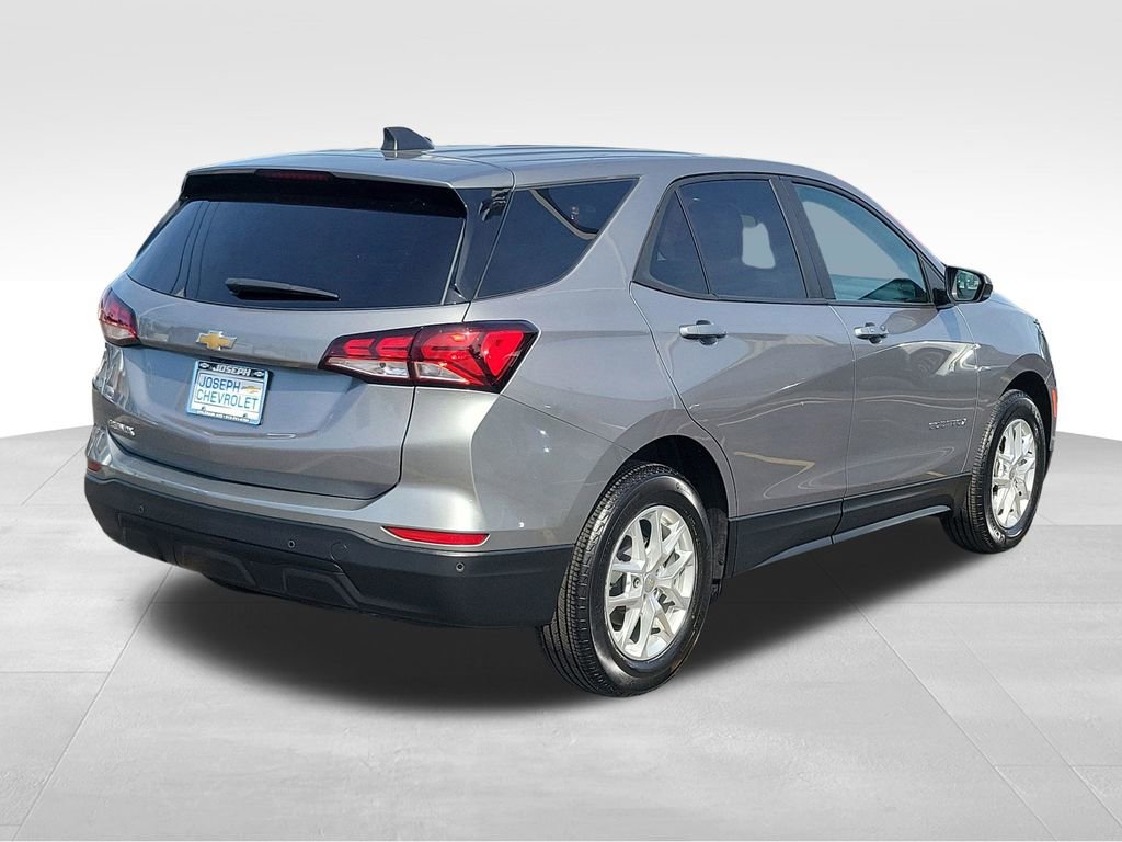 Certified 2023 Chevrolet Equinox LS w/ LS Convenience Package FWD image 4