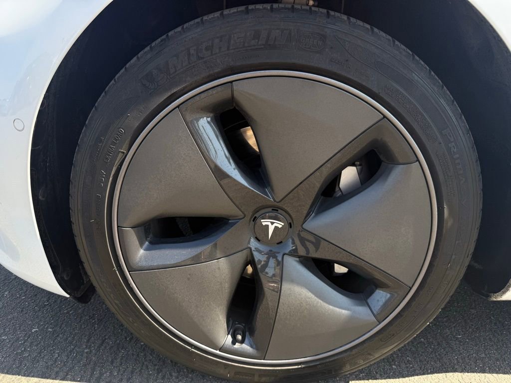Used 2020 Tesla Model 3 Standard Range Plus image 8
