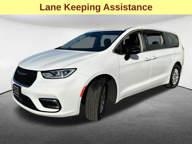 Used 2024 Chrysler Pacifica Touring-L image 5