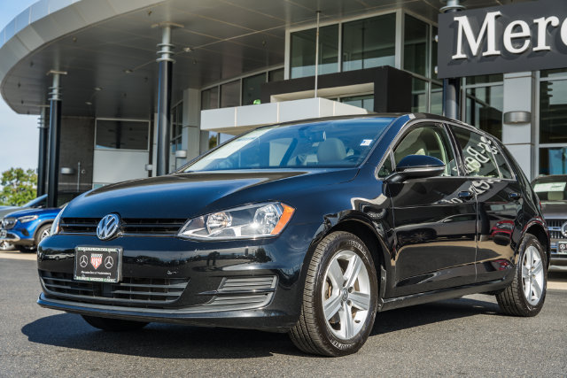 Used 2017 Volkswagen Golf Wolfsburg Edition FWD image 3
