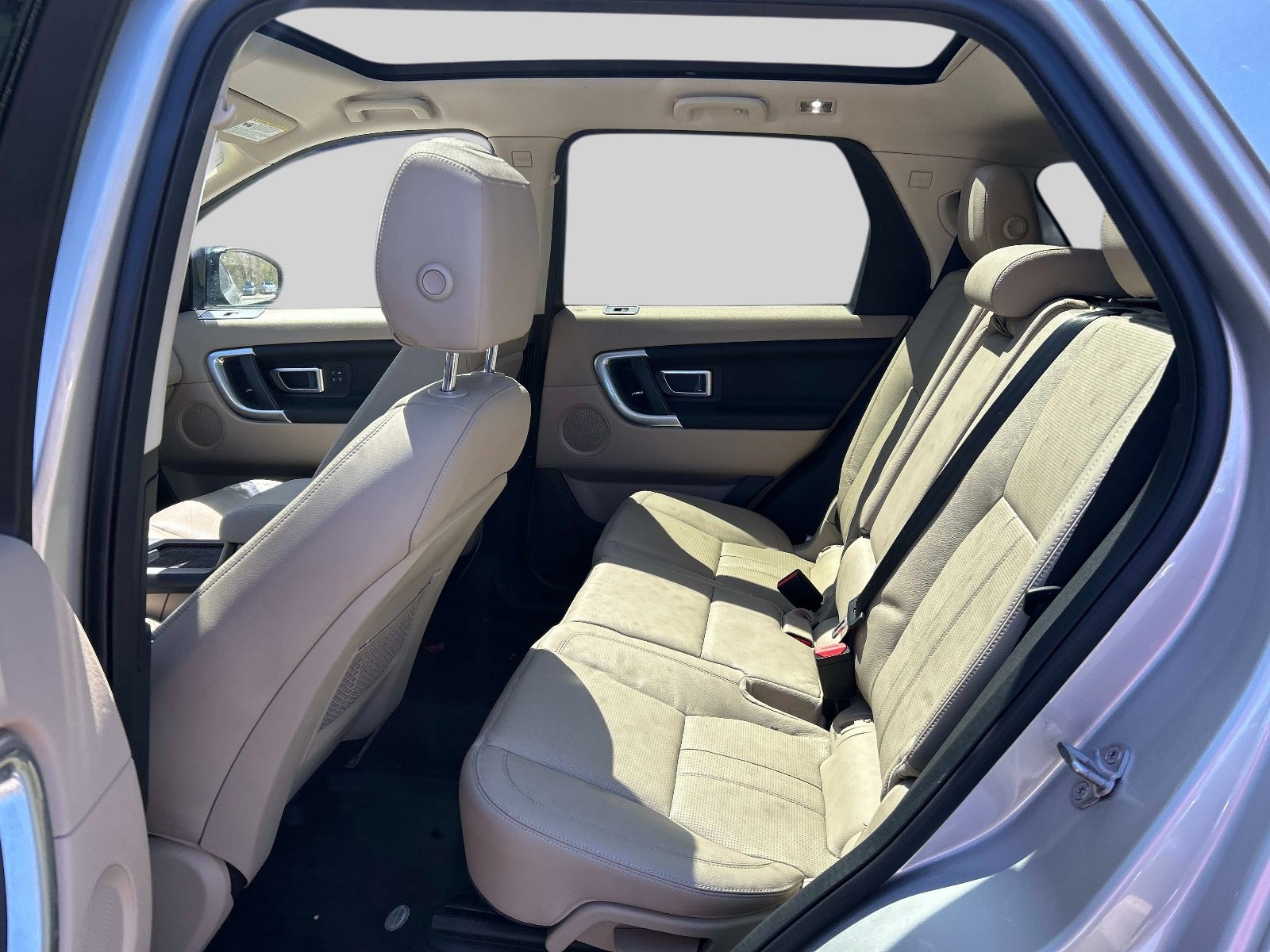 Used 2017 Land Rover Discovery Sport HSE AWD/4WD image 13