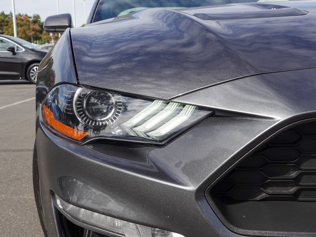 Used 2018 Ford Mustang Premium RWD image 3