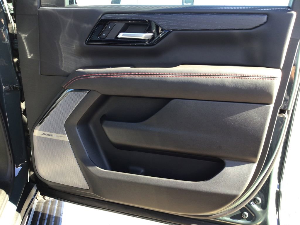 New 2026 GMC Yukon AT4 Ultimate w/ LPO, Illumination Package image 7