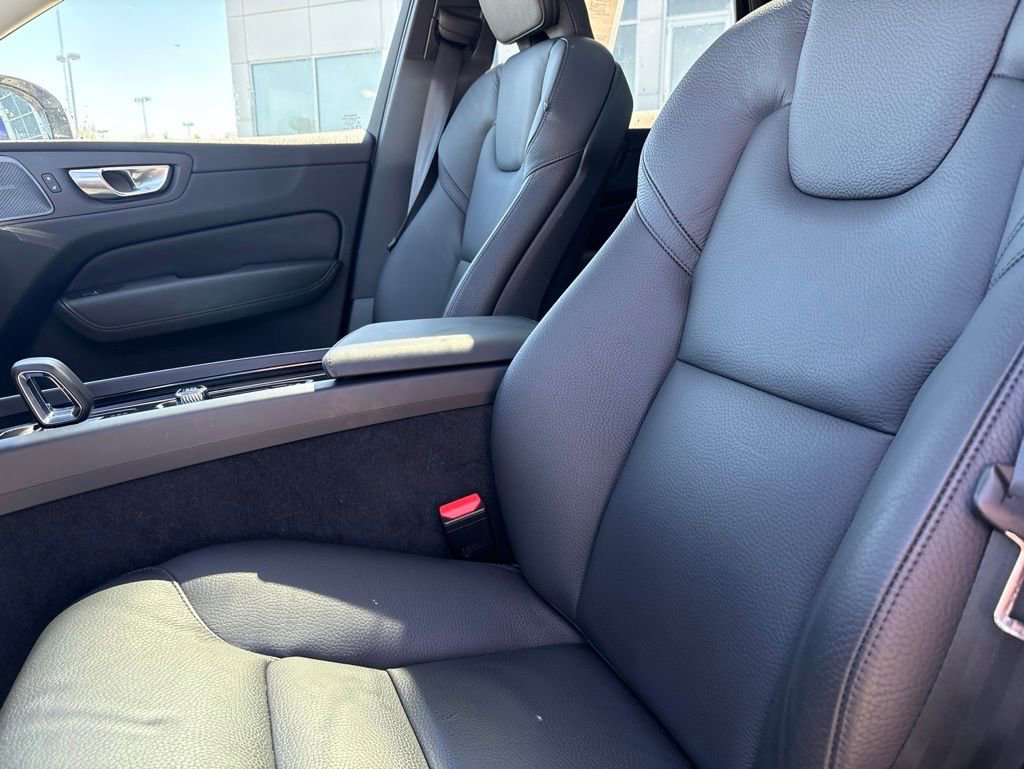 Used 2024 Volvo XC60 B5 Plus AWD/4WD image 19
