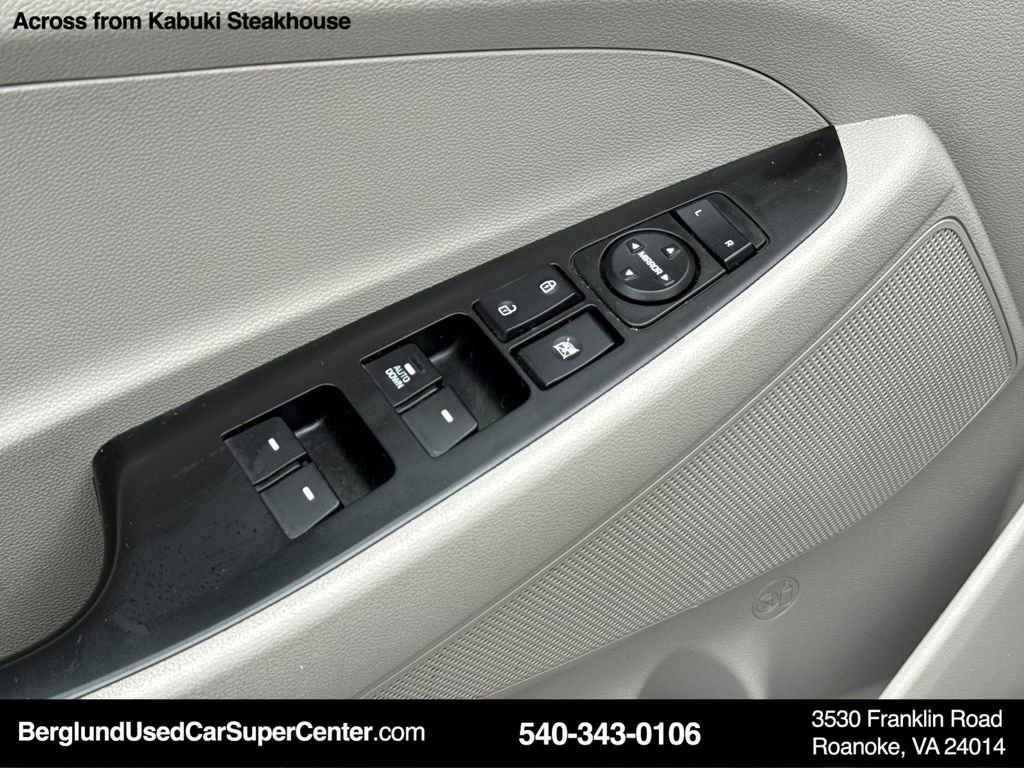 Used 2019 Hyundai Tucson SE image 16