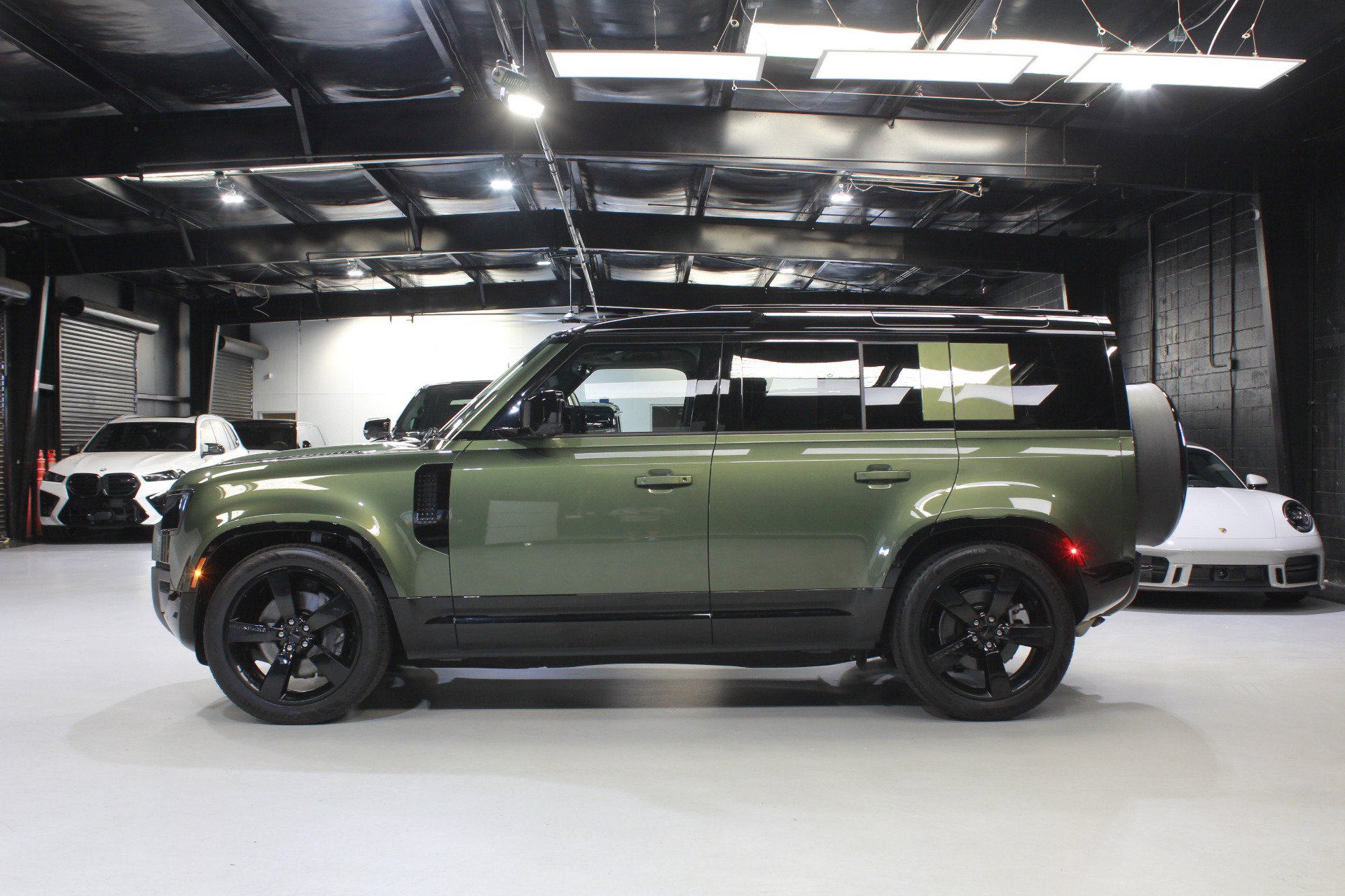 Used 2026 Land Rover Defender 110 X-Dynamic SE AWD/4WD image 3