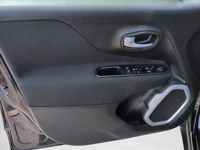 Used 2018 Jeep Renegade Latitude w/ Cold Weather Group AWD/4WD image 11