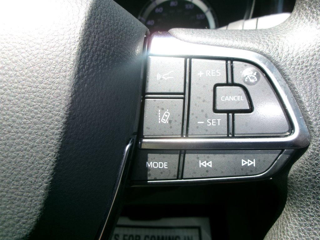 Used 2020 Toyota Highlander L image 18