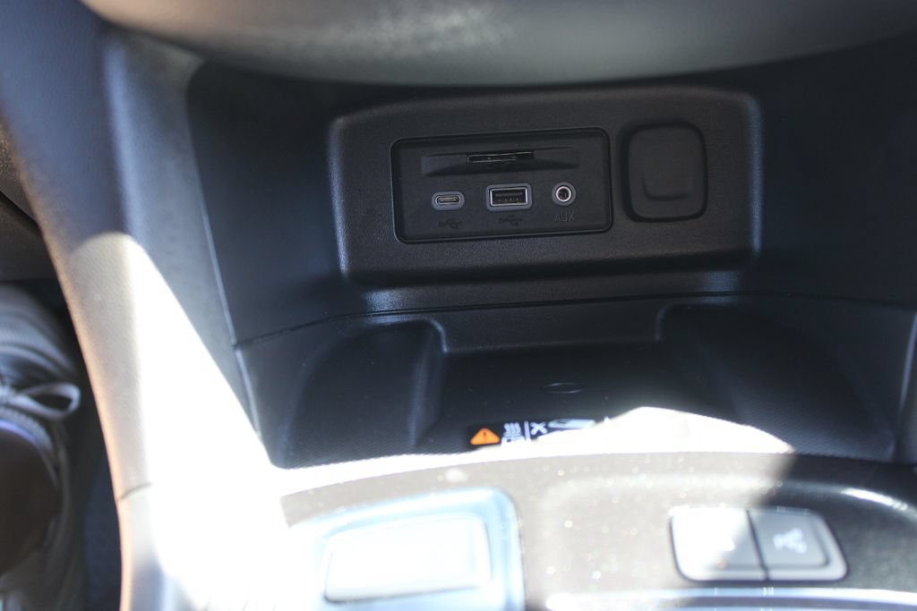 Used 2023 Chevrolet Equinox Premier AWD/4WD image 46
