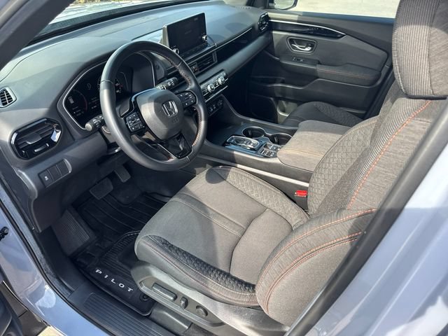 Used 2025 Honda Pilot Sport image 11