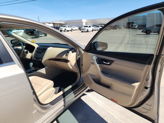 Used 2013 Nissan Altima 3.5 SL w/ Technology Pkg image 24