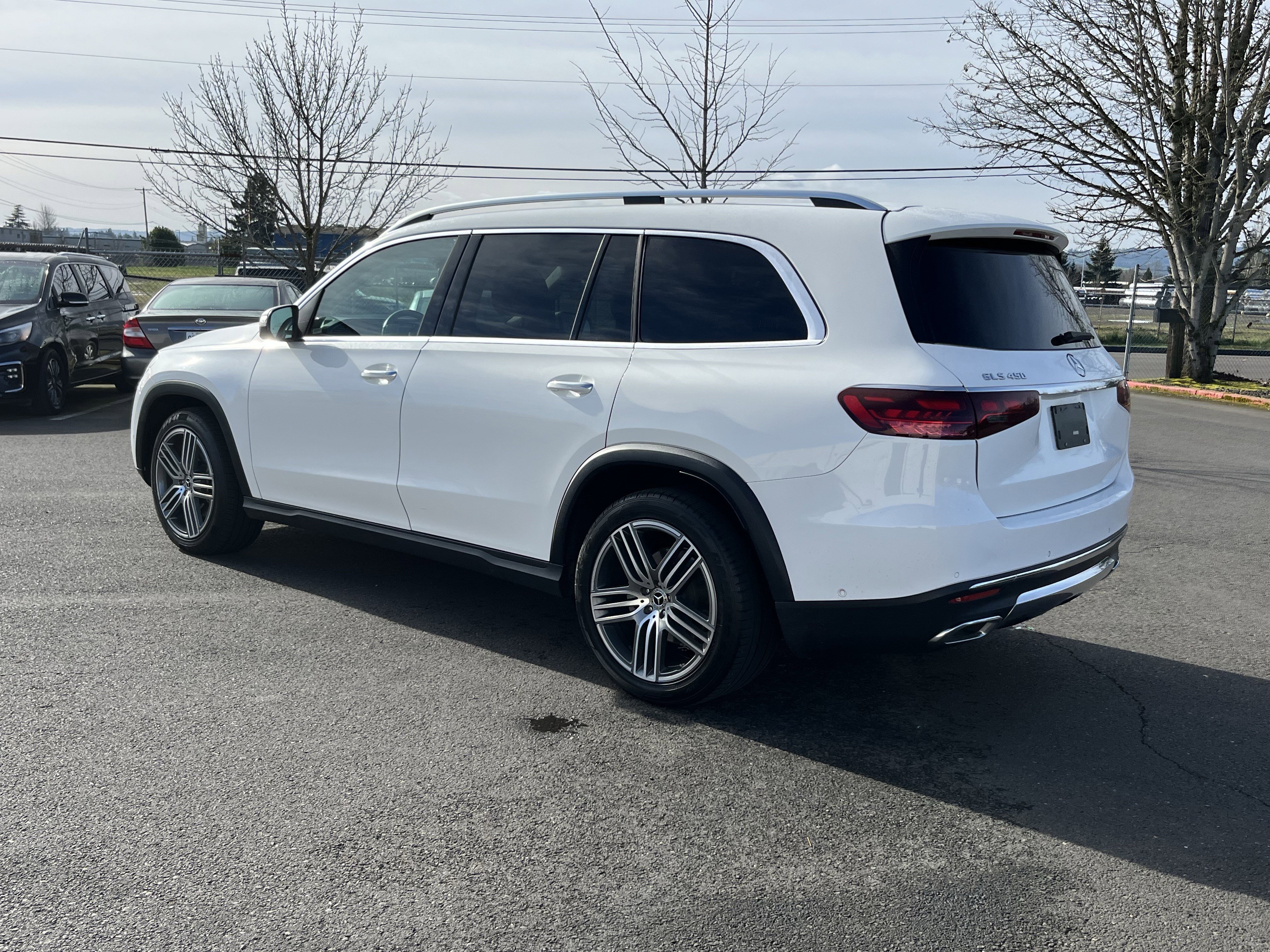 Used 2024 Mercedes-Benz GLS 450 4MATIC image 3