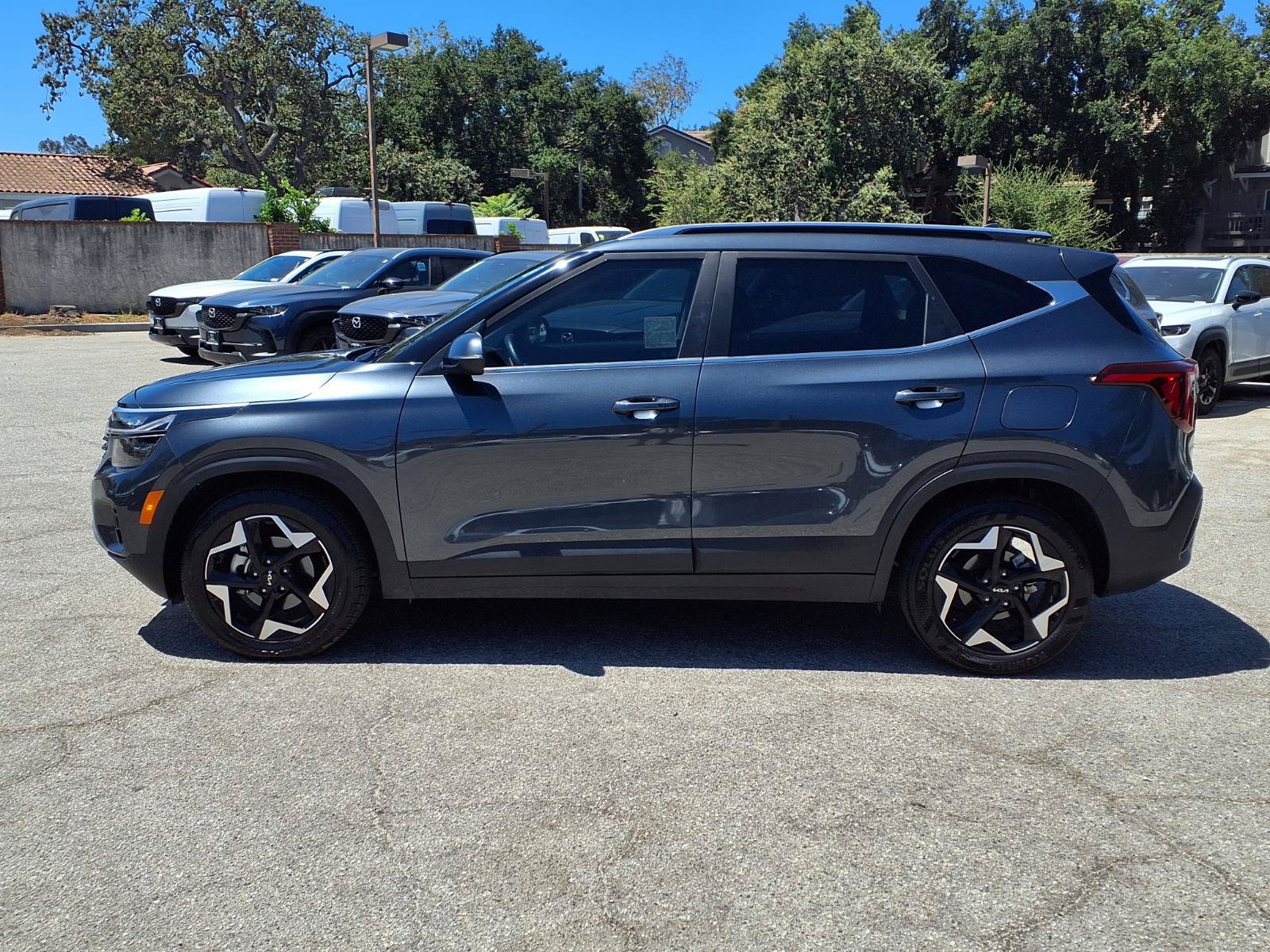 Used 2024 Kia Seltos EX FWD image 3