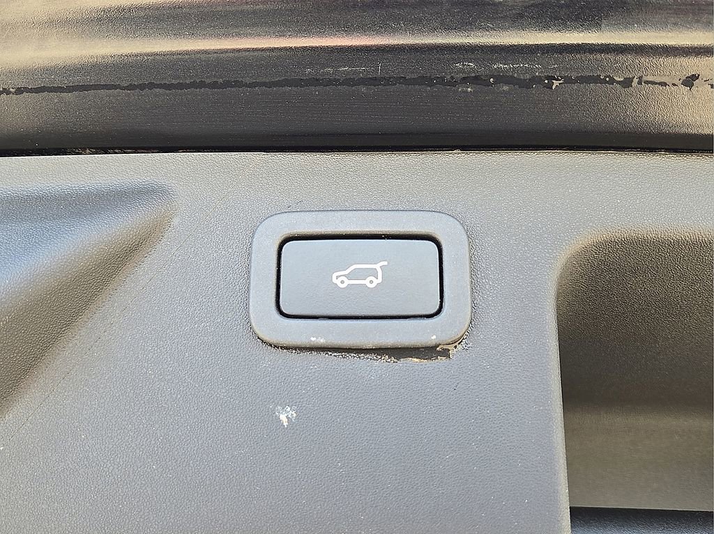 Used 2017 Land Rover Discovery Sport HSE Luxury image 15