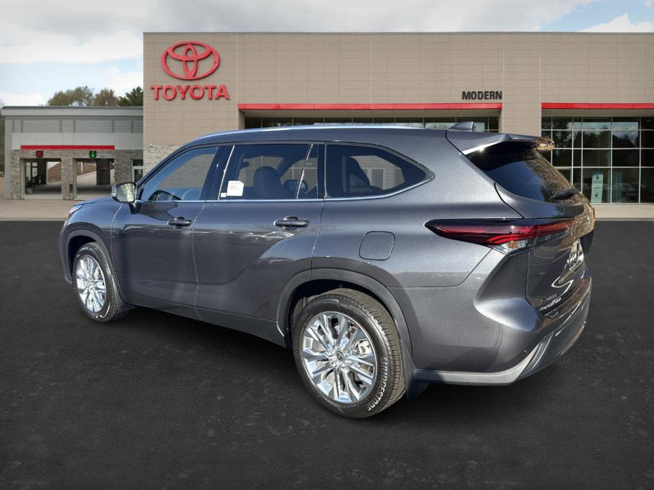 Used 2025 Toyota Highlander Limited image 6