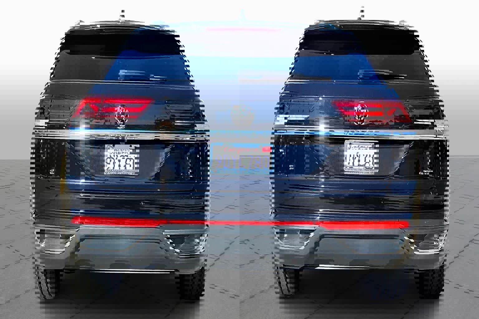 Used 2023 Volkswagen Atlas Cross Sport SE image 4